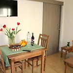 玛丽亚奇迪利公寓式酒店 4* 圣纳帕